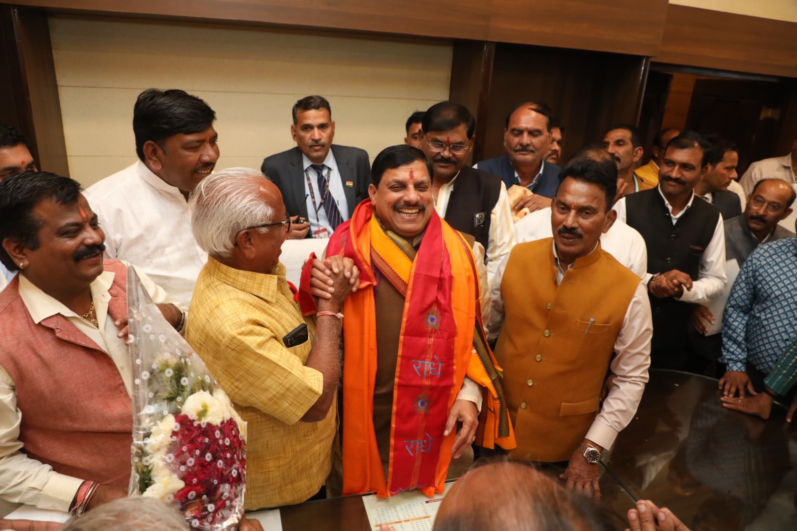 सीएम से किसानों ने की मुलाकात, पश्चिमी रिंग रोड में जा रही जमीन की समस्या से कराया अवगत