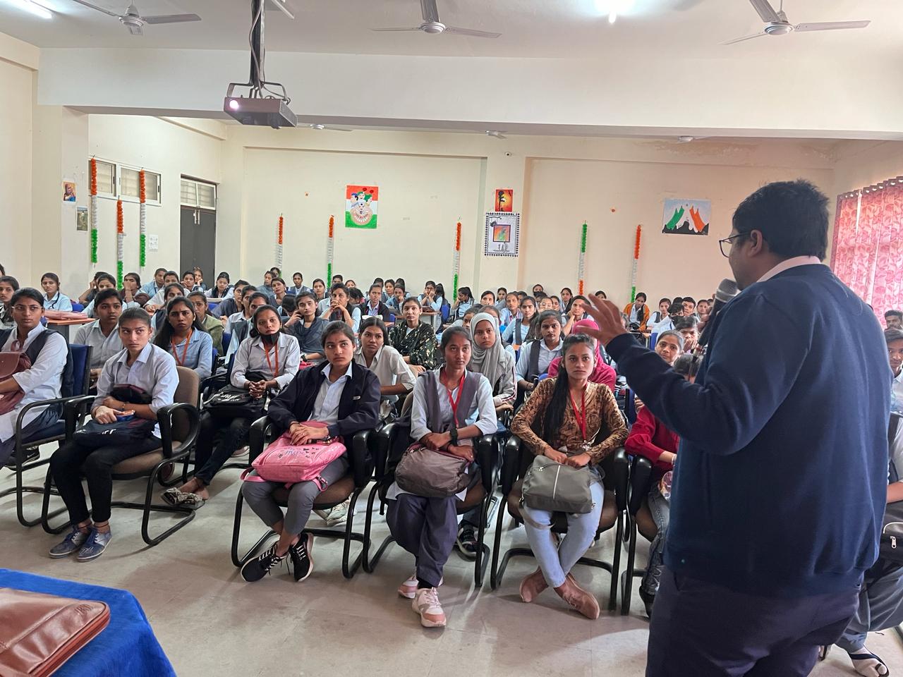 खरगोन में निवेशक जागरूकता कार्यक्रम का आयोजन, बताए गए सुरक्षित निवेश के तरीके