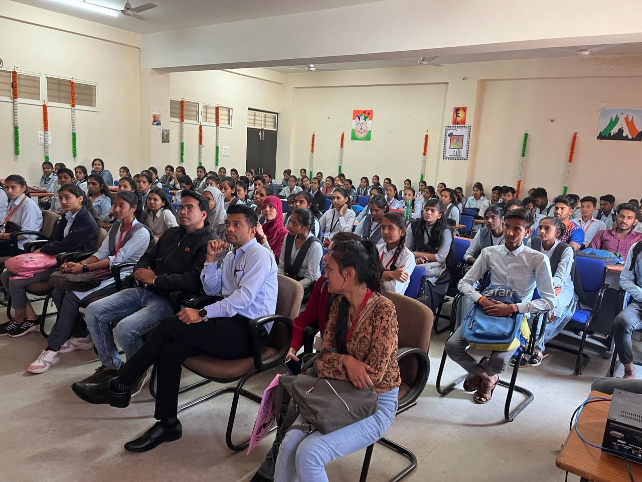 खरगोन में निवेशक जागरूकता कार्यक्रम का आयोजन, बताए गए सुरक्षित निवेश के तरीके