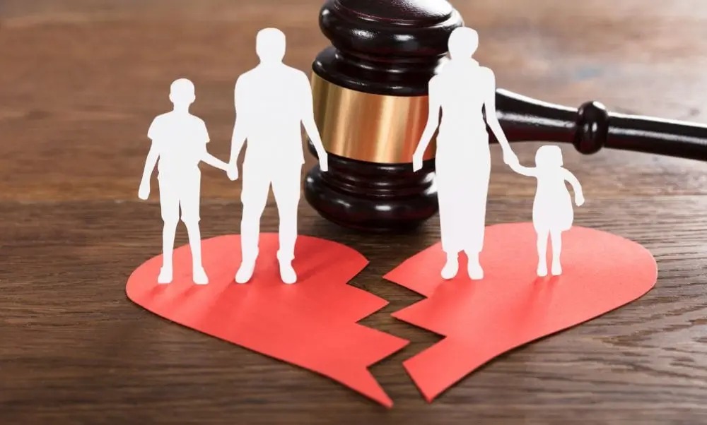 कोर्ट का अनोखा फैसला, पत्नी को पति को देना होगा हर महीने 5 हजार रुपए