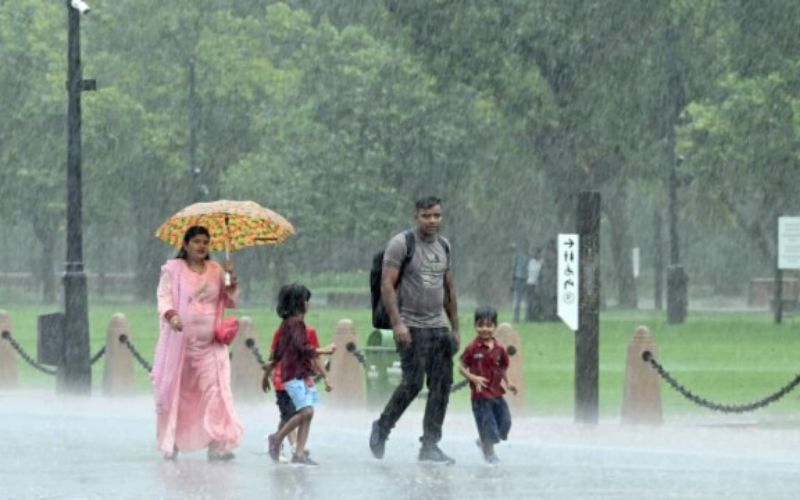 IMD Alert : अगले 24 घंटे में इन जिलों में ओलावृष्टि के साथ होने वाली है भारी बारिश, मौसम विभाग ने जारी किया अलर्ट