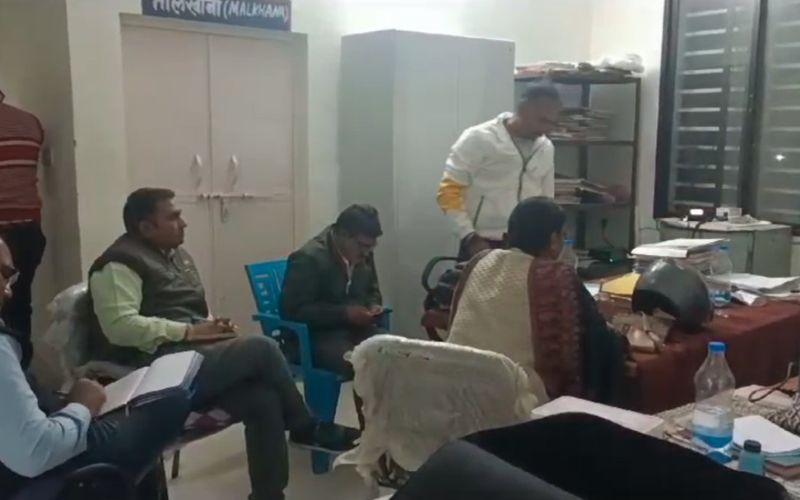 पन्ना में लोकायुक्त की बड़ी कार्रवाई, पटवारी 5 हजार की रिश्वत लेते रंगे हाथों पकड़ाया