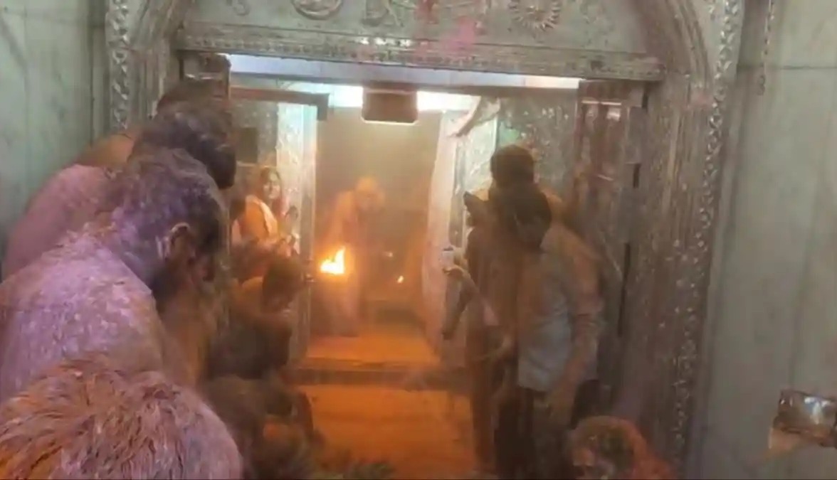 'महाकाल' मंदिर में हुई आगजनी की होगी मजिस्ट्रियल जांच, घायलों का हाल जानने इंदौर आएंगे CM मोहन यादव