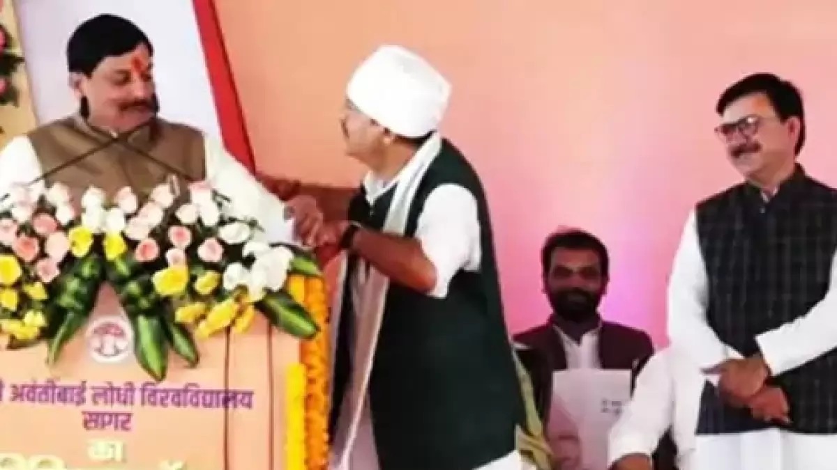 सागर में CM मोहन यादव ने 6 घोषणाएं की, विधायक से बोले- अब लालच मत करो, बहुत हो गया