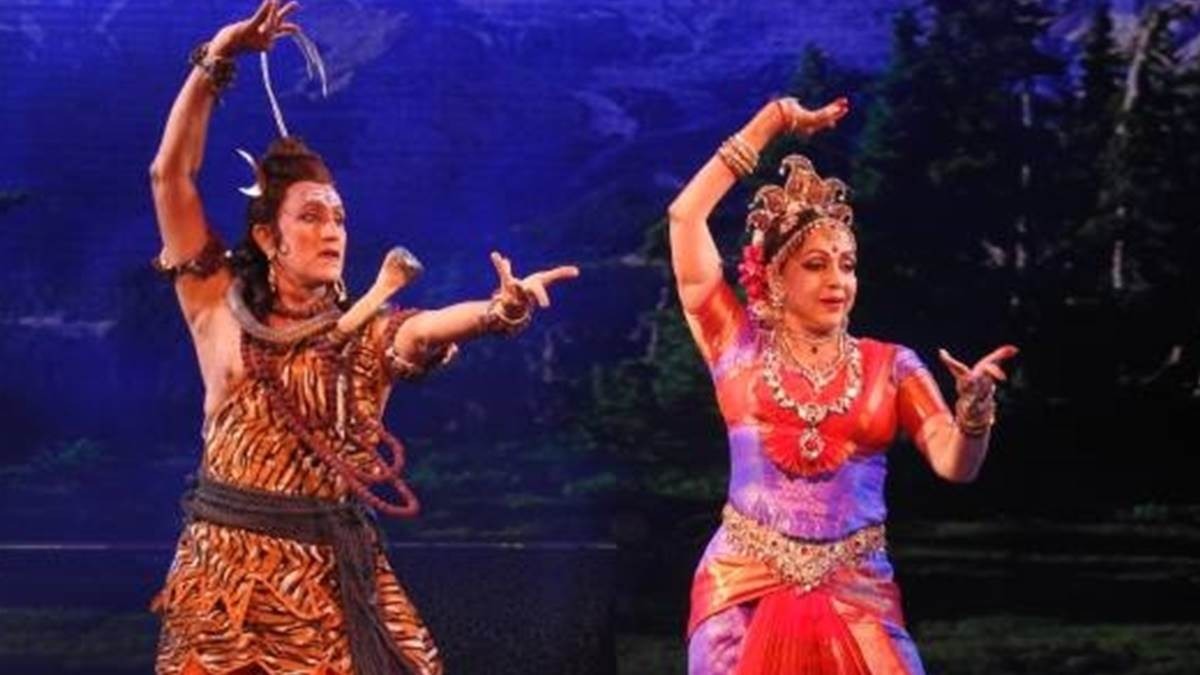उज्जैन पहुंची हेमा मालिनी, टिकट मिलने पर जताया PM मोदी का आभार, बोली- अबकी बार 400 पार