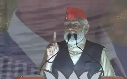 पीएम मोदी पहुंचे पश्चिम बंगाल, 4,500 करोड़ रुपए के प्रोजेक्ट्स का किया उद्घाटन, 9 दिनों के अंदर यह तीसरा दौरा