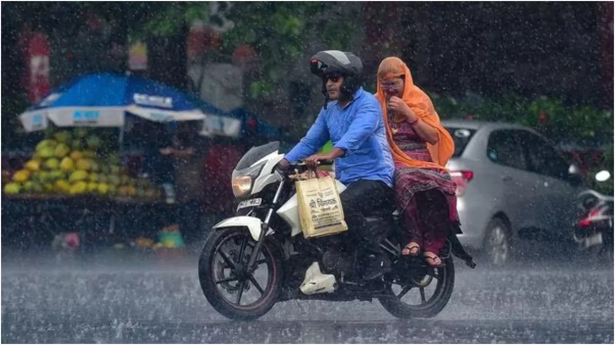 IMD Alert : अगले 24 घंटे में फिर बरसेंगे बादल, मौसम विभाग ने इन जिलों के लिए जारी किया भारी बारिश का अलर्ट