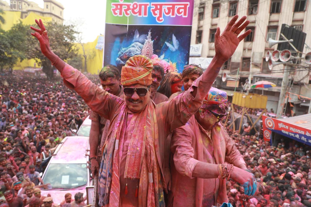 इंदौर के रंग में रंगे CM मोहन यादव, पानी की बौछार के साथ जमकर उड़ाया गुलाल, देखें खूबसूरत PHOTOS