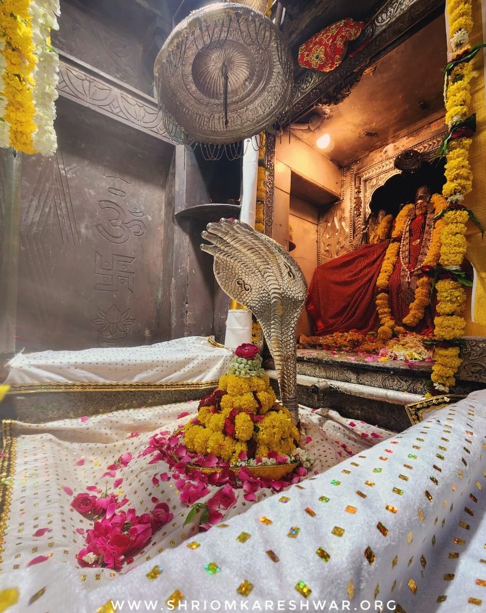 Live Darshan: हमारे साथ कीजिए देश और दुनिया के प्रमुख मंदिरों के लाइव दर्शन