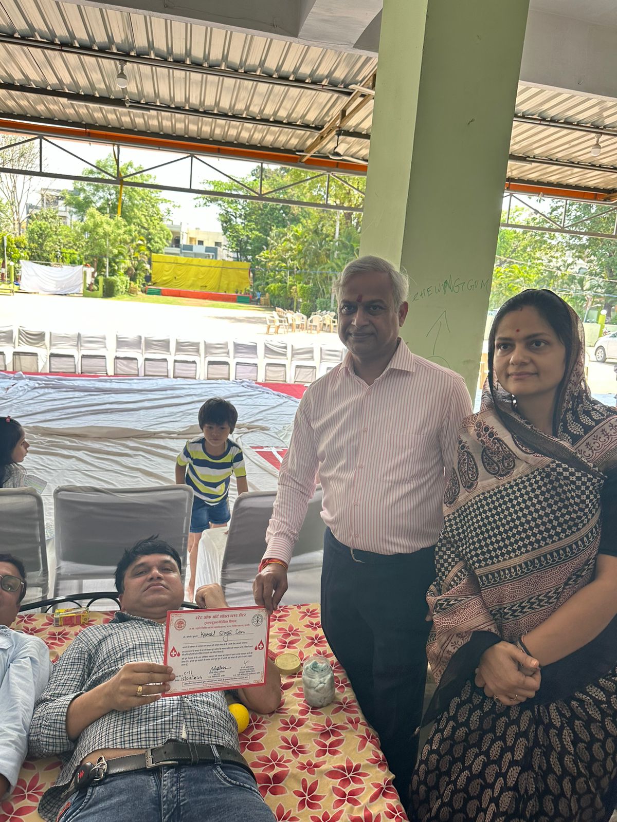 पगड़ी के कार्यक्रम में रक्तदान की अनोखी पहल, रक्तदाताओं को कमिश्नर दीपक सिंह ने सर्टिफिकेट प्रदान किए