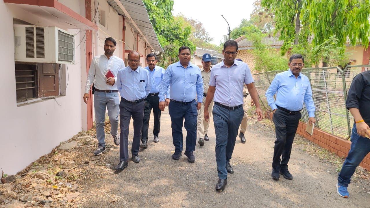 इंदौर जिले में गर्मी को देखते हुये मतदान केन्द्रों पर छाया, बैठक, पंखे-कूलर, पेयजल आदि की रहेगी पर्याप्त व्यवस्था