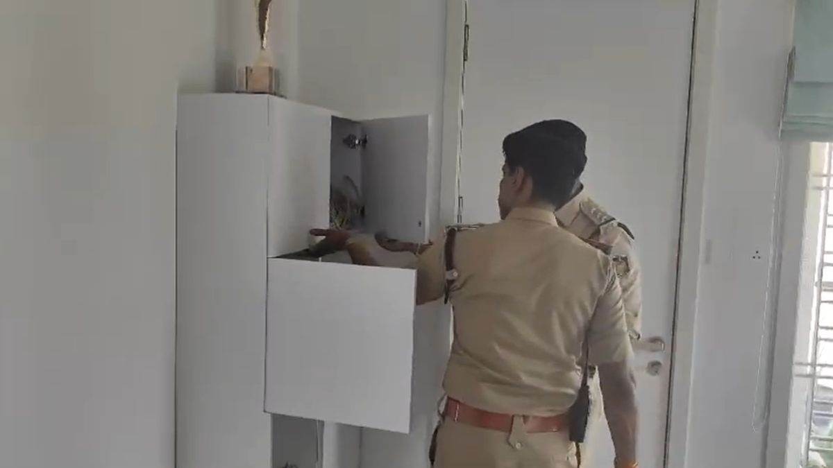 Indore: ड्रेनेज घोटाला मामले में पुलिस ने की कार्रवाई, आरोपियों के घर छापेमारी कर दस्तावेज किए जब्त