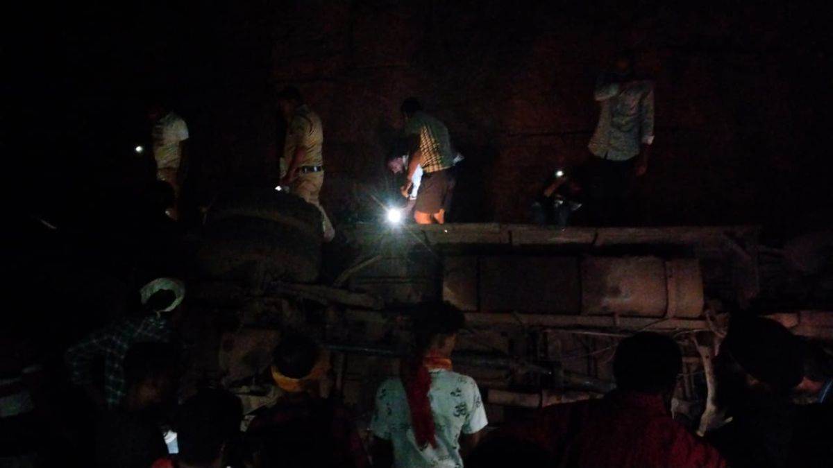 दुर्ग में दर्दनाक हादसा, बस खदान में गिरने से 6 की मौत, कई घायल, बचाव कार्य जारी