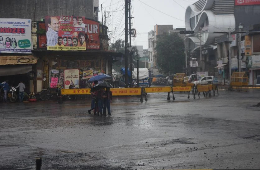 रतलाम में हुई मावठे की पहली बारिश