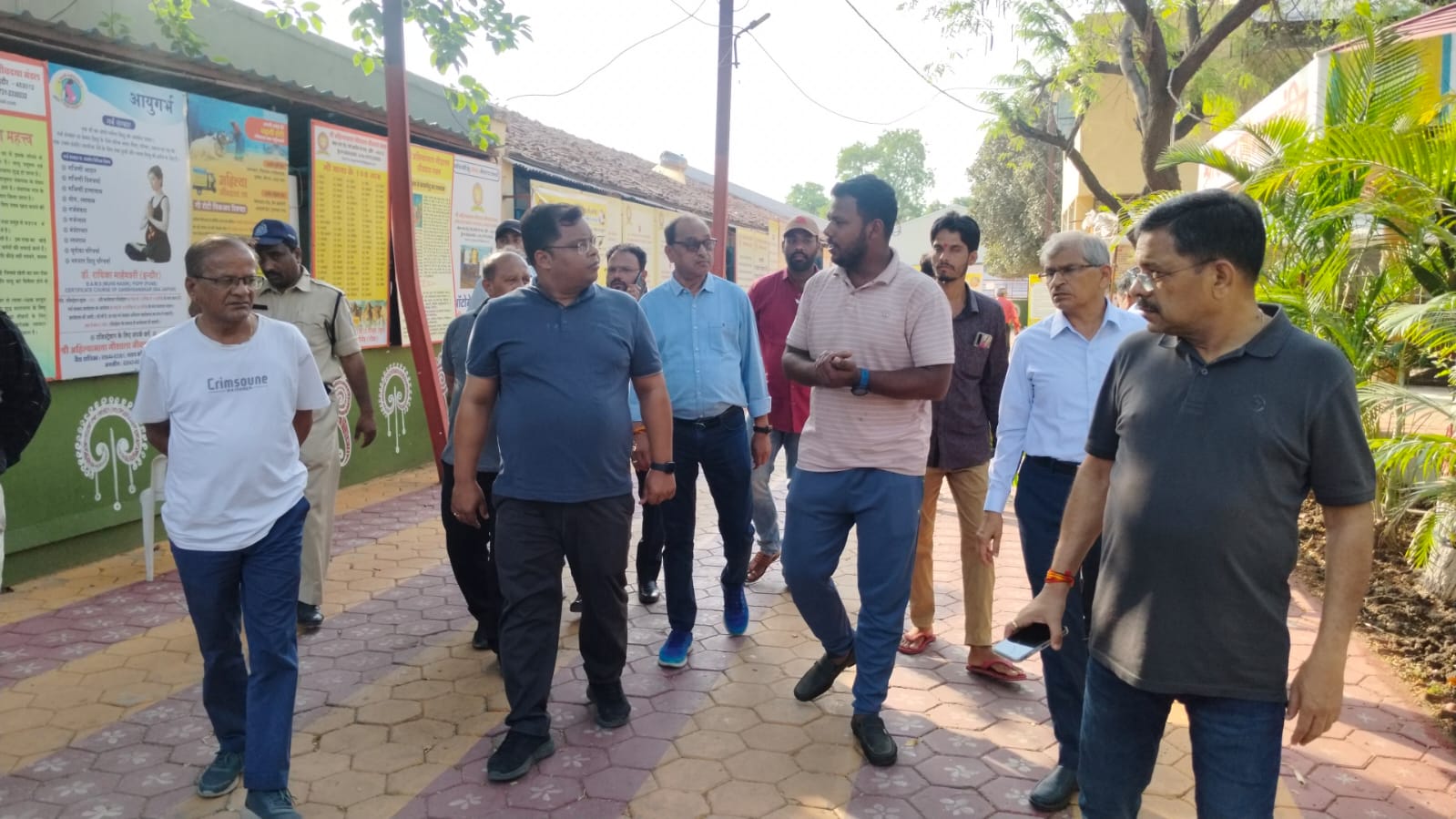 'चोइथराम' सब्जी मंडी में 'मैं हूं झोला धारी' अभियान, आयुक्त बोले- पॉलिथीन की जगह कपड़े के झोले का करें उपयोग
