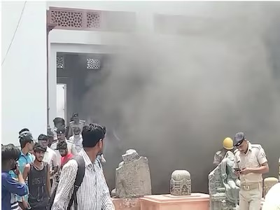 पटना म्यूजियम में लगी भीषण आग, अफरा-तफरी के बीच फायरब्रिगेड की गाड़ियां मौके पर पहुंची