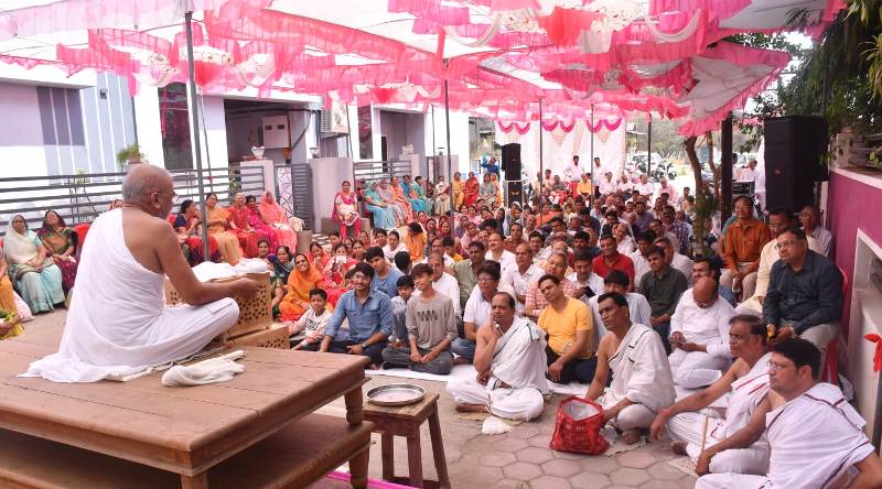 हमें फर्स्ट क्लास जीवन मिला इसे थर्ड क्लास न बनाएं : आचार्य विजय कुलबोधि