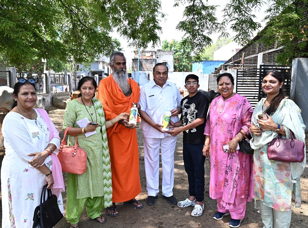 गोमूत्र से बने फिनाइल से वास्तु दोष को करें दूर, घर को करें पवित्र- वीरेन्द्र जैन