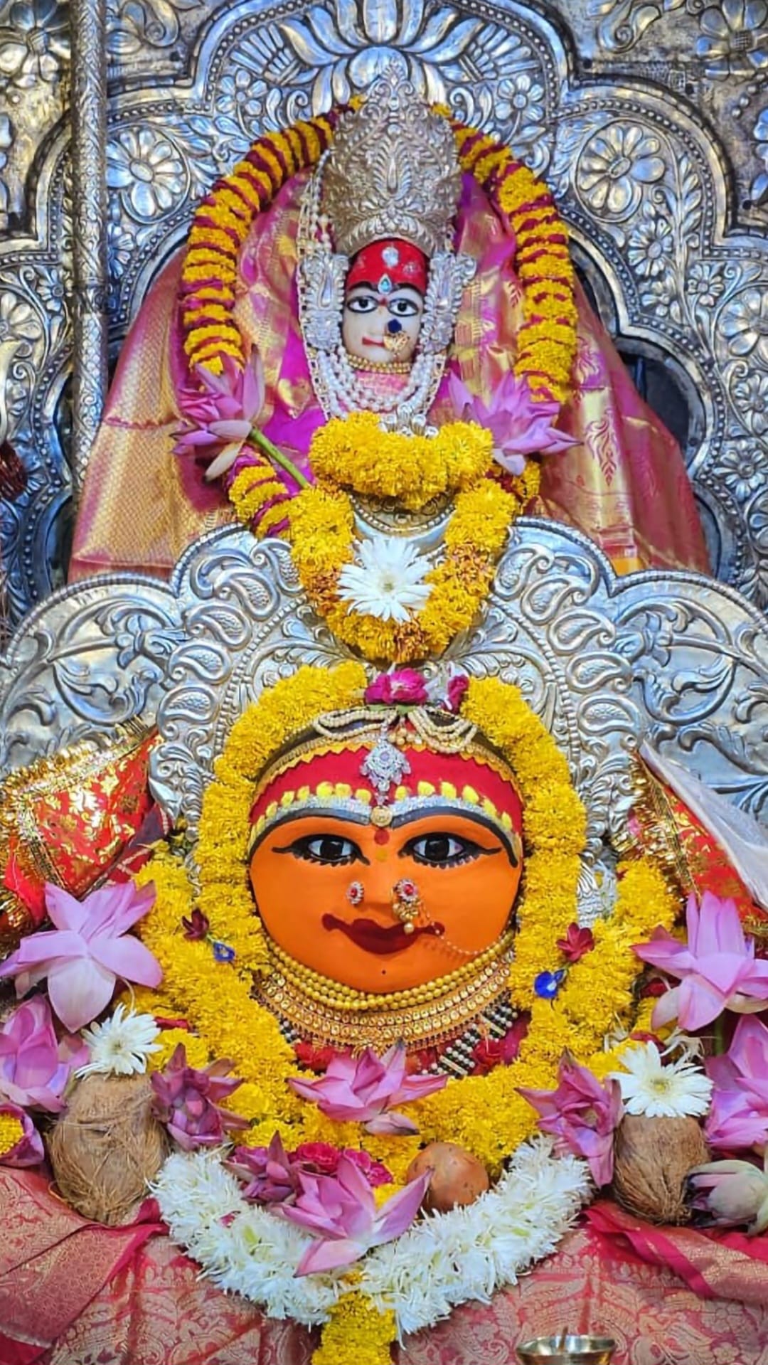 Live Darshan: हमारे साथ कीजिए देश और दुनिया के प्रमुख मंदिरों के प्रातः लाइव दर्शन