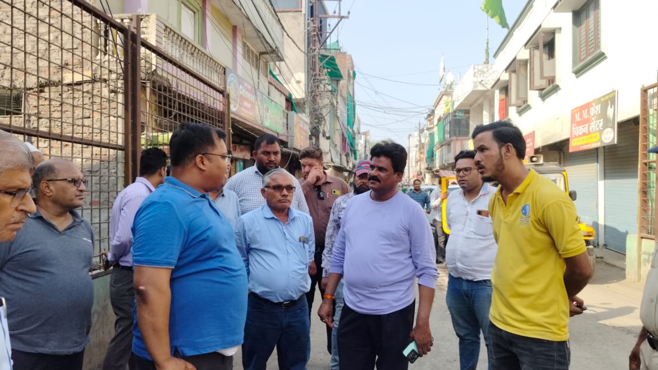 सफाई को लेकर आयुक्त सख्त, गंदगी पाई जाने पर दरोगा निलंबित, NGO पर लगाई 25 हजार की पेनल्टी
