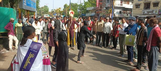 'नुक्कड़' नाटक के जरिए पुलिस ने नागरिकों को दिलाई नशे से दूर रहने की शपथ