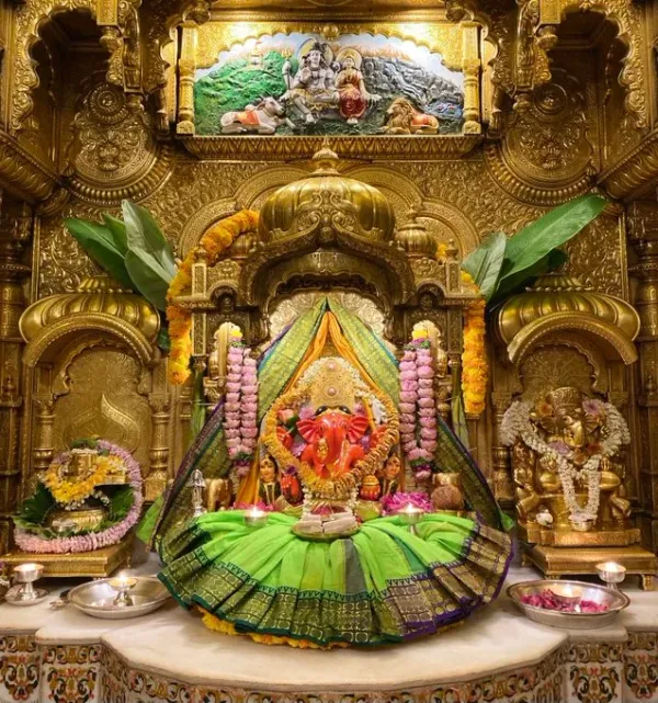 Live Darshan: हमारे साथ कीजिए देश और दुनिया के प्रमुख मंदिरों के प्रातः लाइव दर्शन