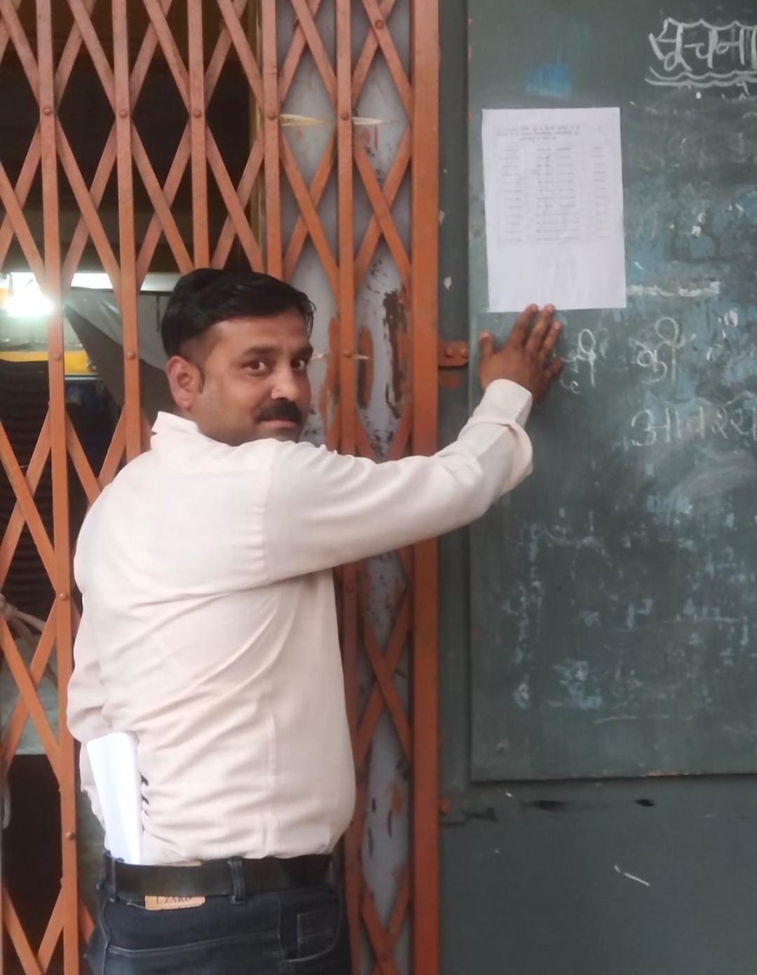 इंदौर जिले में 450 बिजली कर्मचारी देंगे सेवाएं, बूथों पर लाइनमैन के नंबर चस्पा