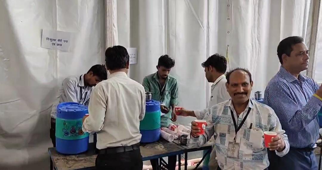 अपार उत्साह के बीच मतदान दलों को सुव्यवस्थित रूप से वितरित की गई मतदान सामग्री, व्यवस्थाओं को देख अभिभूत हुए मतदानकर्मी