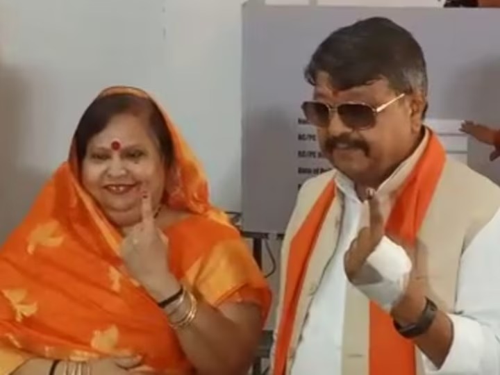 इंदौर में चौथे चरण की वोटिंग जारी, भाजपा प्रत्याशी शंकर लालवानी, मंत्री कैलाश विजयवर्गीय ने परिवार समेत मतदान केंद्र पहुंच किया मतदान