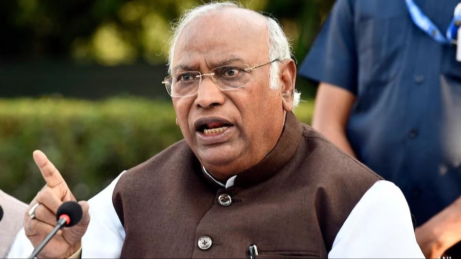 ममता बनर्जी के खिलाफ अधीर रंजन चौधरी ने की थी टिप्पणी, खड़गे ने कहा- 'अधीर रंजन चौधरी नहीं लेंगे फैसला...'