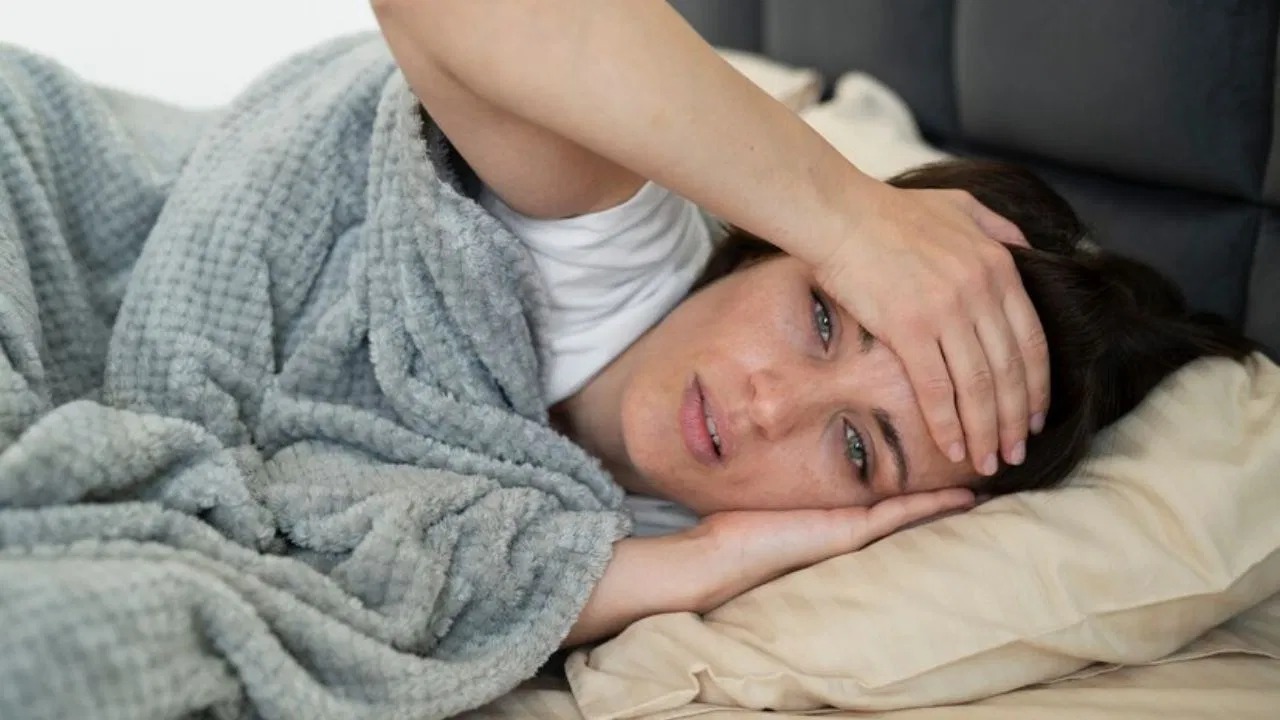 क्या आप भी नींद न आने से हैं परेशान? तो चैन से सोने के लिए करें ये 5 काम