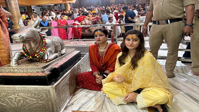 बेटी के साथ बाबा महाकाल की शरण पहुंची अभिनेत्री रवीना टंडन, चांदी द्वार से की भगवान की पूजा-अर्चन