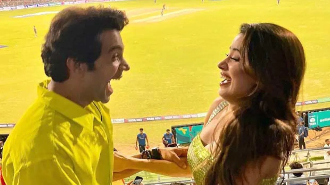 फिल्म के दीवानों के लिए खुशखबरी! जान्हवी कपूर की Mr & Mrs Mahi सिर्फ 99 रुपए में देखने का मिल रहा मौका