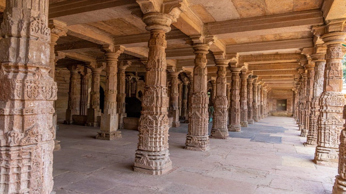भोजशाला सर्वे का आज 56वा दिन, हिन्दू पक्ष का दावा- स्तंभों पर दिखाई दी देवी देवताओ की आकृति