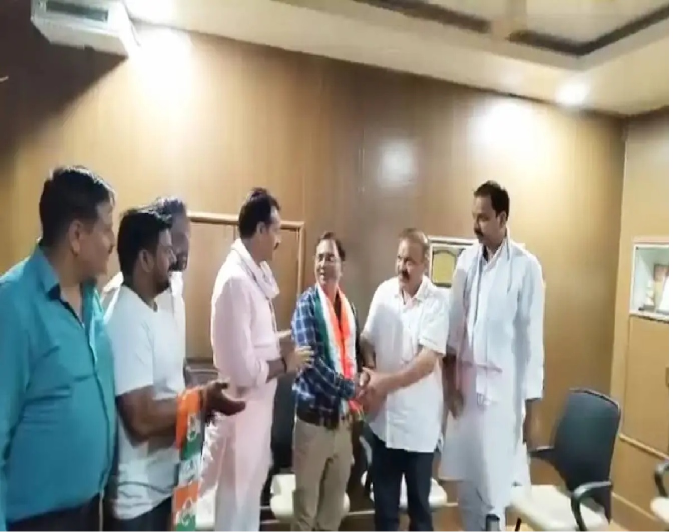 वोटिंग के चंद घंटे पहले मध्यप्रदेश में हो गया ‘बड़ा खेला’, इस उम्मीदवार ने छोड़ा मैदान, इस पार्टी को दे दिया समर्थन