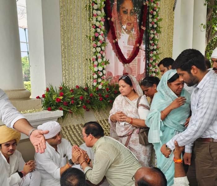 मंत्री गौतम टेटवाल ने जनप्रतिनिधियों के साथ राजमाता माधवी राजे सिंधिया को दी श्रद्धांजलि