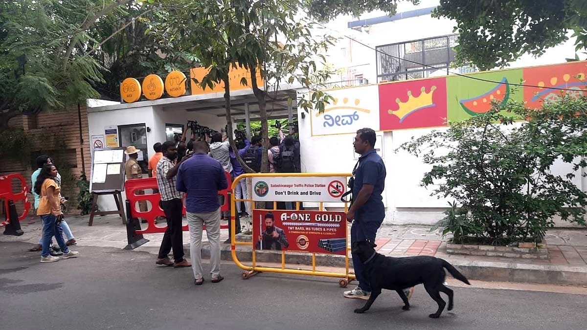 Delhi: 'यह अफवाह होने की संभावना' 80 से अधिक स्कूलों को बम से उड़ाने की धमकी पर बोले DFS के निदेशक अतुल गर्ग