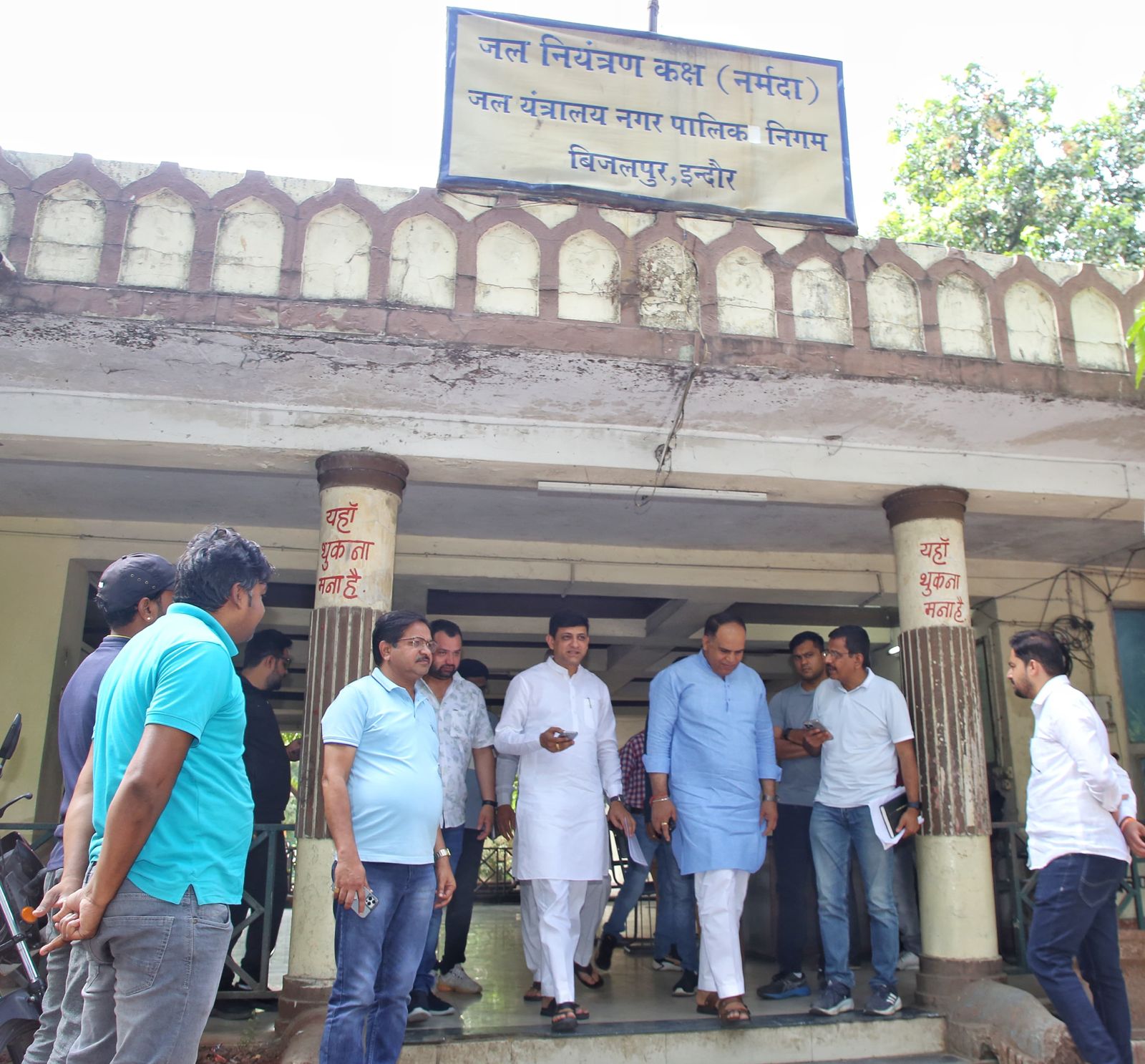 इंदौर में पानी की किल्लत, महापौर बोले- नई टंकियों से करे पानी वितरण