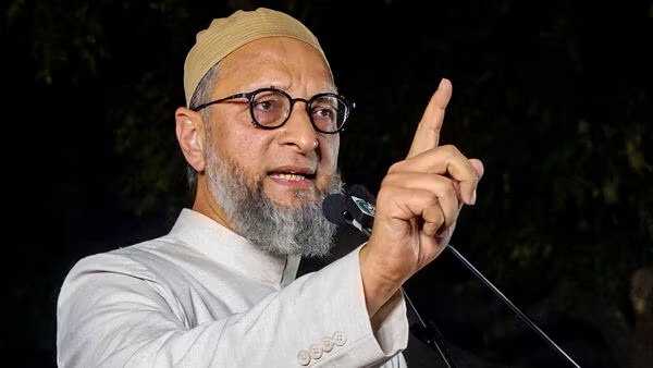 बुर्का पहने मतदाताओं के सत्यापन की BJP ने की ECI से मांग, ओवैसी बोले- 'मुस्लिम महिलाओं को निशाना...'