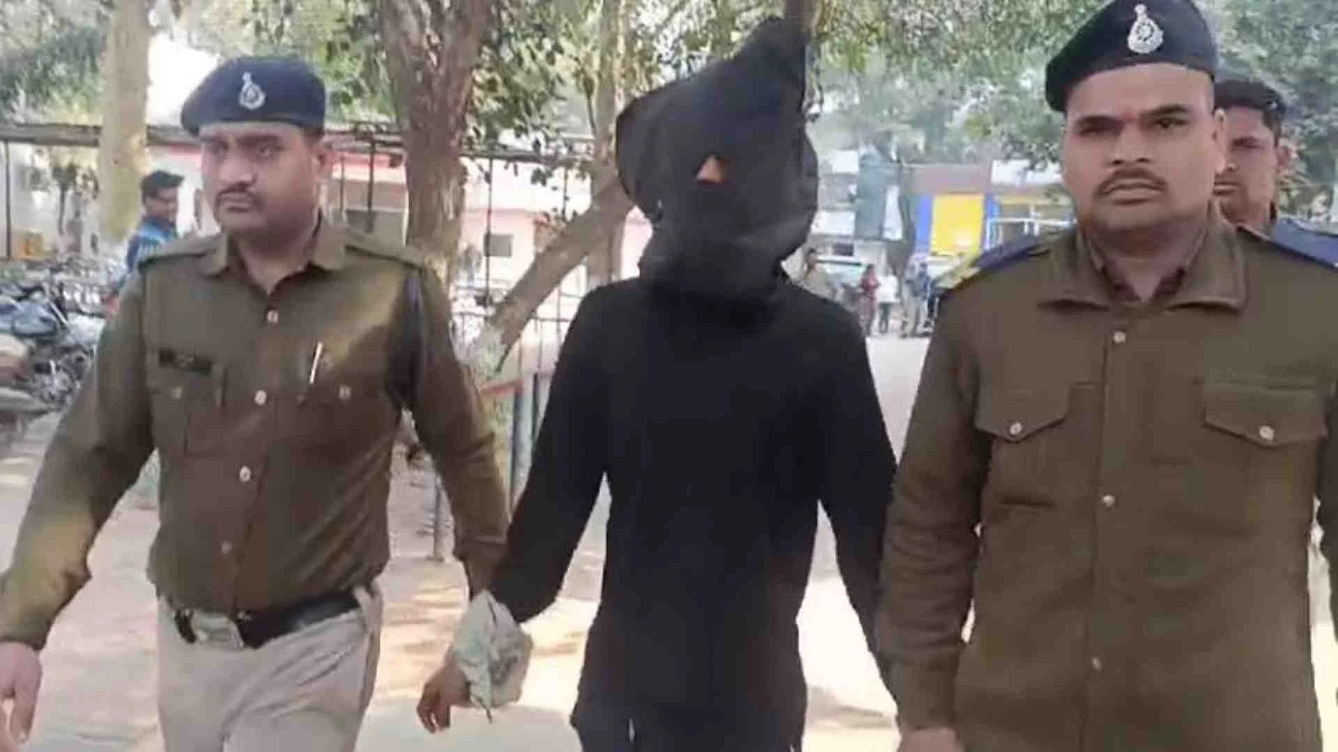 युवती का चाकू की नोक पर बलात्कार, माँ को बनाया बंधक, पुलिस ने किया आरोपी का शार्ट एनकाउंटर