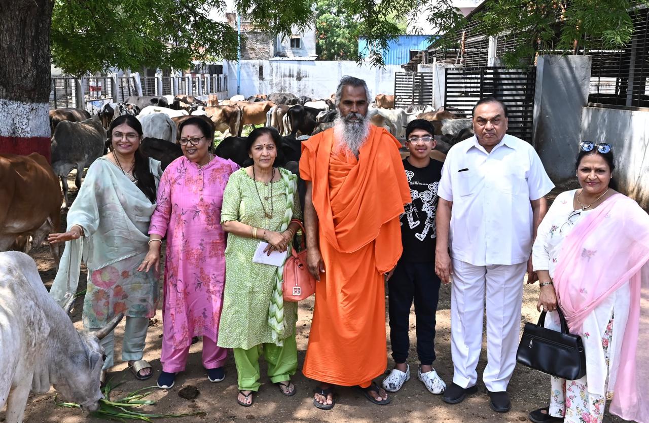 गोमूत्र से बने फिनाइल से वास्तु दोष को करें दूर, घर को करें पवित्र- वीरेन्द्र जैन