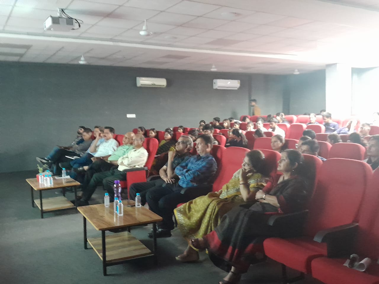 मालवांचल यूनिवर्सिटी ने 'बौद्धिक संपदा अधिकार' पर लगाया सेमिनार, कहा- युवाओें के नए आईडिया उन्हें बना रहे कामयाब