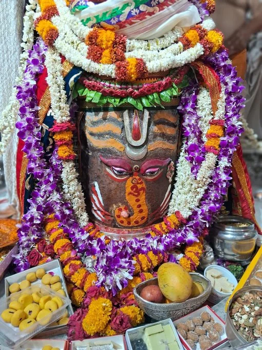 Live Darshan: हमारे साथ कीजिए देश और दुनिया के प्रमुख मंदिरों के प्रातः लाइव दर्शन