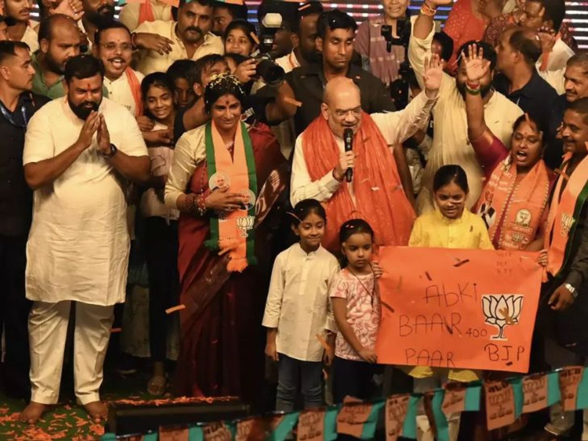 गृह मंत्री अमित शाह, हैदराबाद से BJP कैंडिडेट माधवी लता के खिलाफ FIR, चुनाव आयोग के दिशानिर्देशों का उल्लंघन करने का आरोप