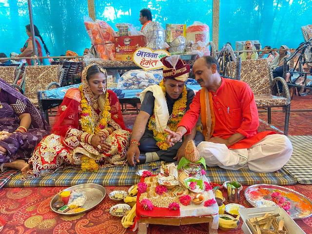 Indore : वर-वधु ने 7 फेरे के बाद आंठवा फेरा लगाया शहर की हरियाली व खुशहाली का