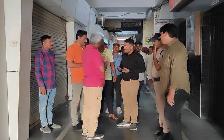 Indore News : अग्नि सुरक्षा के इंतजाम नहीं होने पर 3 व्यावसायिक भवन सील