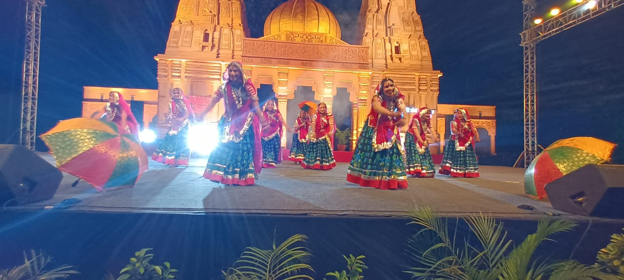 इंदौर में सजा मालवा उत्सव शिल्प मेला, मालवी व्यंजन बन रहे हैं लोगों की पसंद