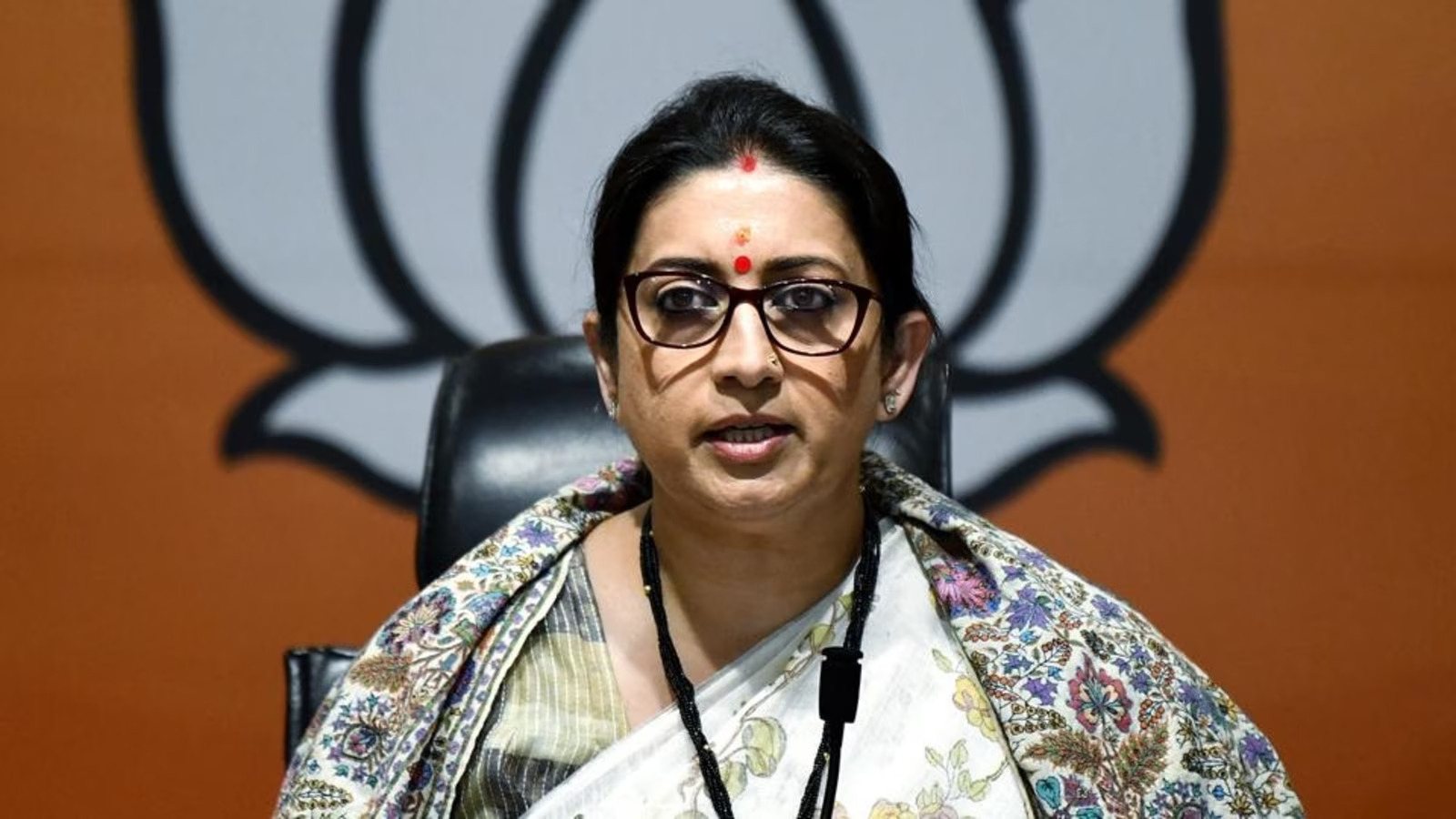 स्मृति ईरानी को लग सकता अमेठी में झटका, जानिए क्या कहता है Exit Poll
