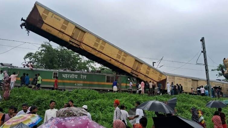 Train Accident: पश्चिम बंगाल में बड़ा रेल हादसा, मालगाड़ी से भिड़ी कंचनजंगा एक्सप्रेस, कई घायल