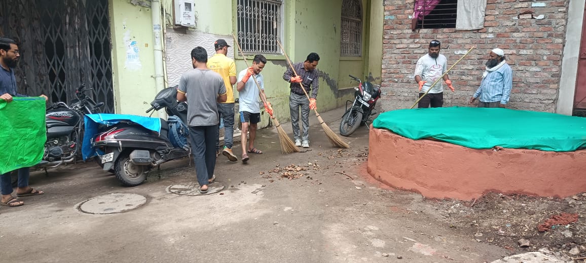 Indore News : नागरिकों ने श्रमदान के साथ ली 'जल संरक्षण' की शपथ